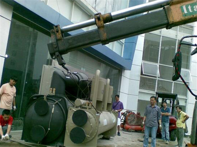 汝城县随车吊和汽车吊的核心区别是什么？哪种更省钱？